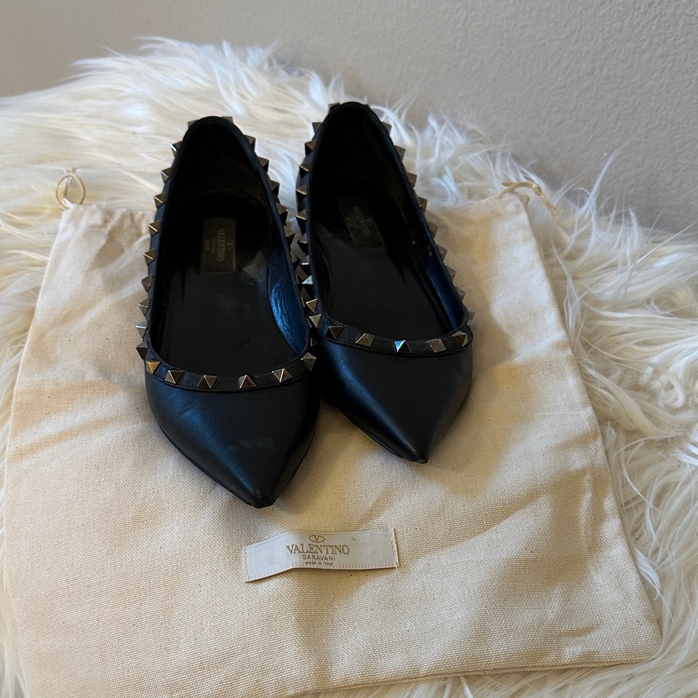 Valentino Black Studded Flats🖤